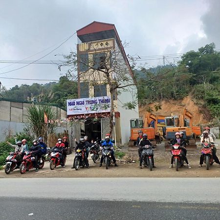Yolo Ha Giang Adventures, Motorbike And Loop Tours Hotell Exteriör bild