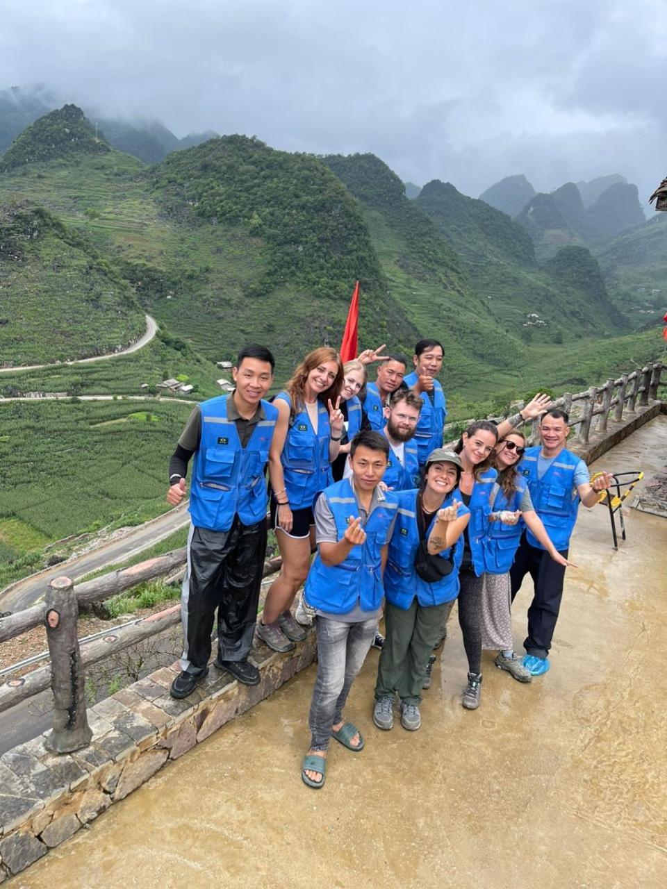 Yolo Ha Giang Adventures, Motorbike And Loop Tours Hotell Exteriör bild
