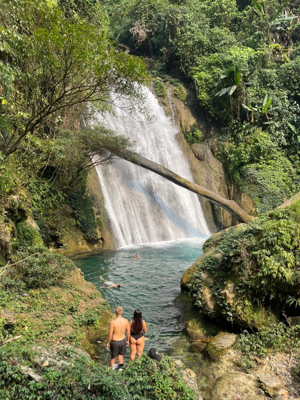 Yolo Ha Giang Adventures, Motorbike And Loop Tours Hotell Exteriör bild