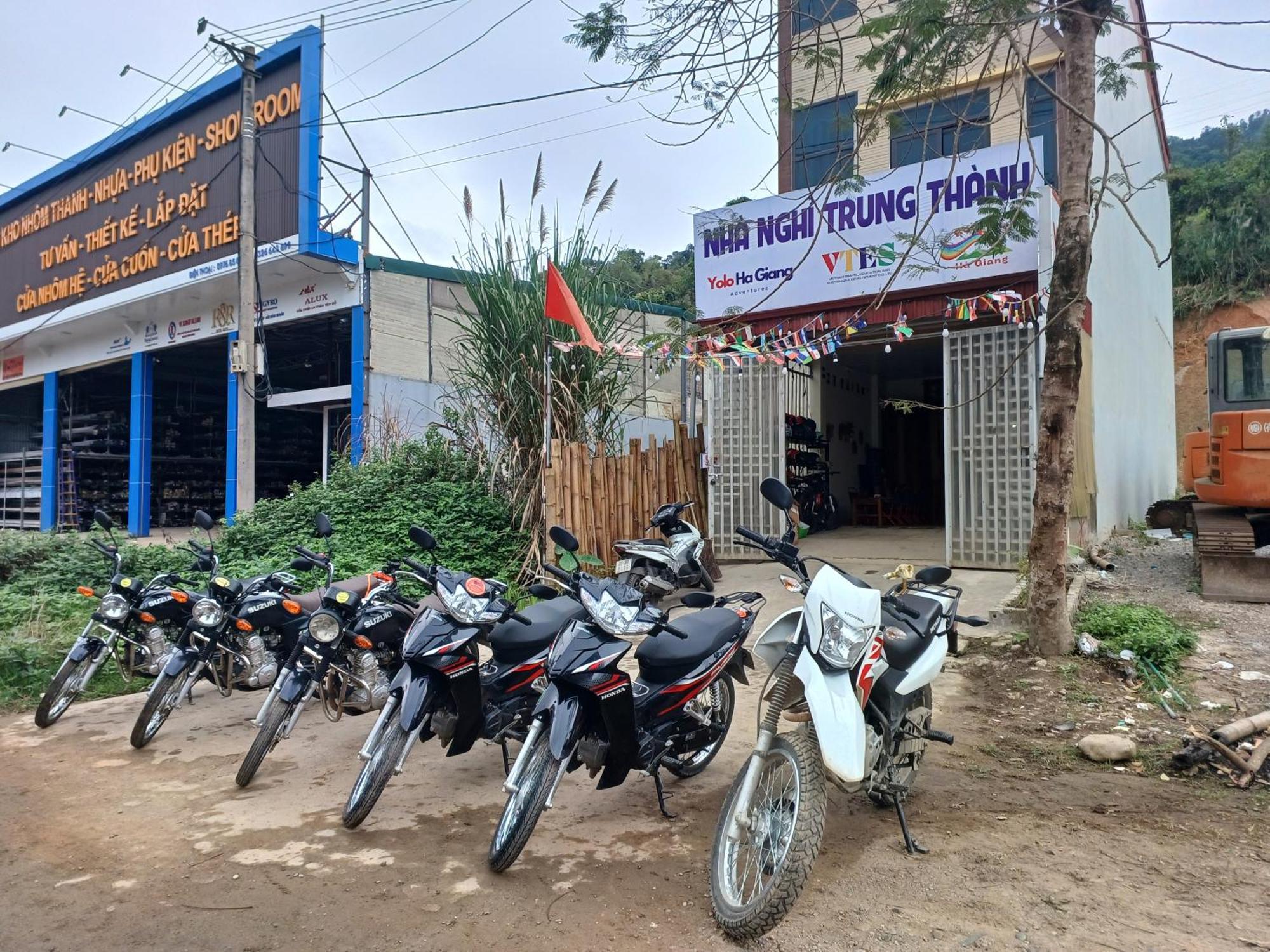 Yolo Ha Giang Adventures, Motorbike And Loop Tours Hotell Exteriör bild