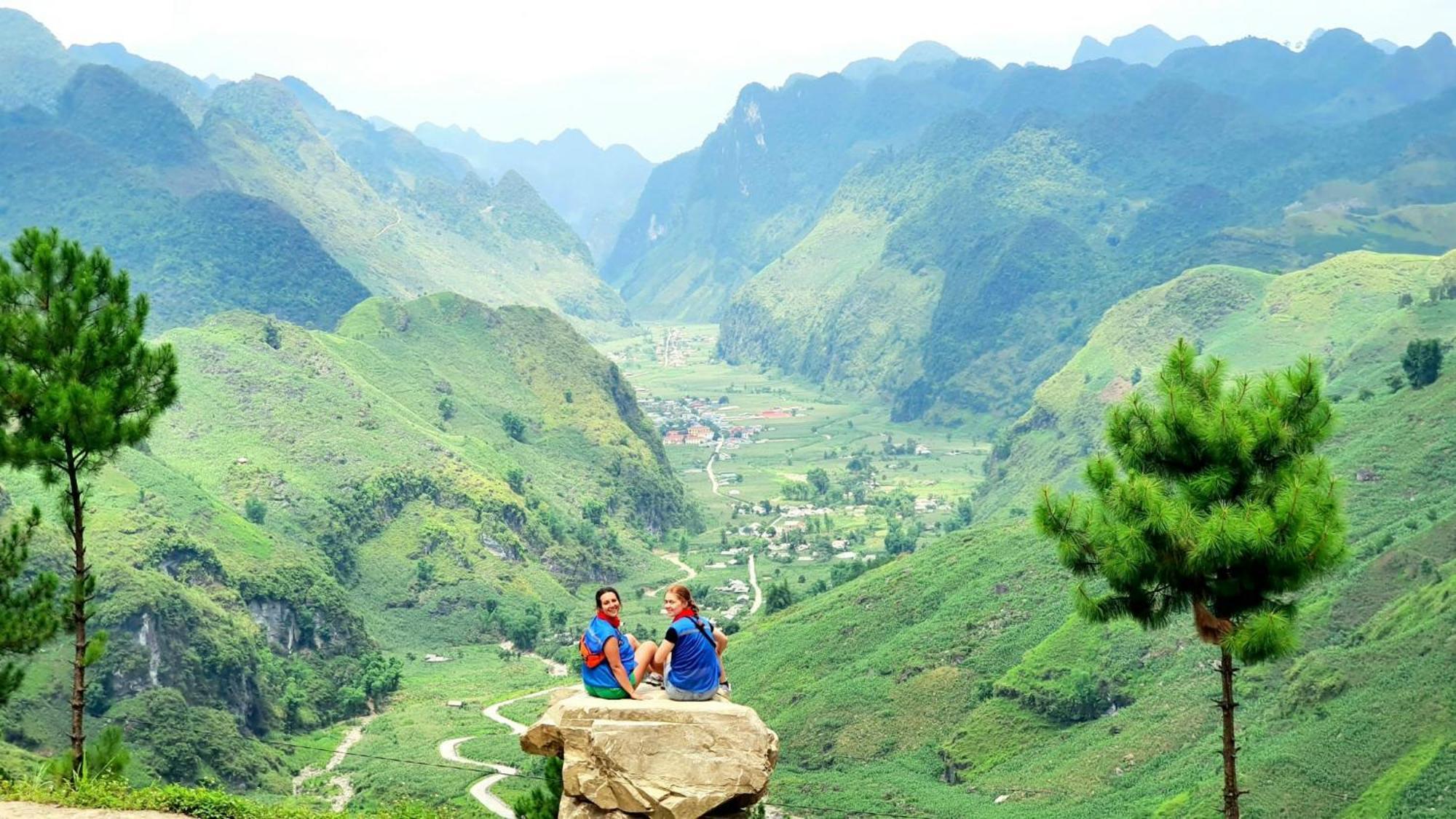 Yolo Ha Giang Adventures, Motorbike And Loop Tours Hotell Exteriör bild