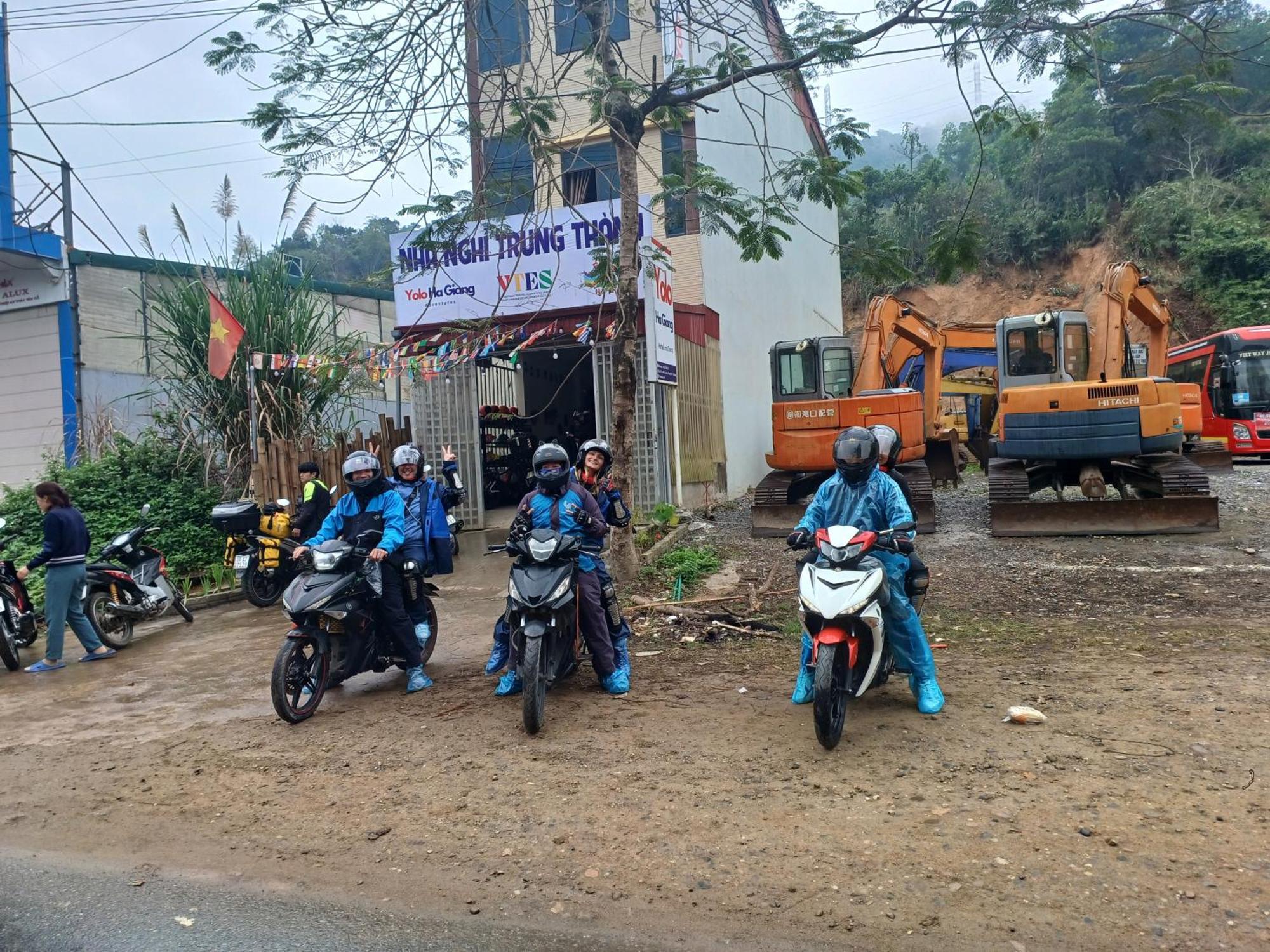 Yolo Ha Giang Adventures, Motorbike And Loop Tours Hotell Exteriör bild