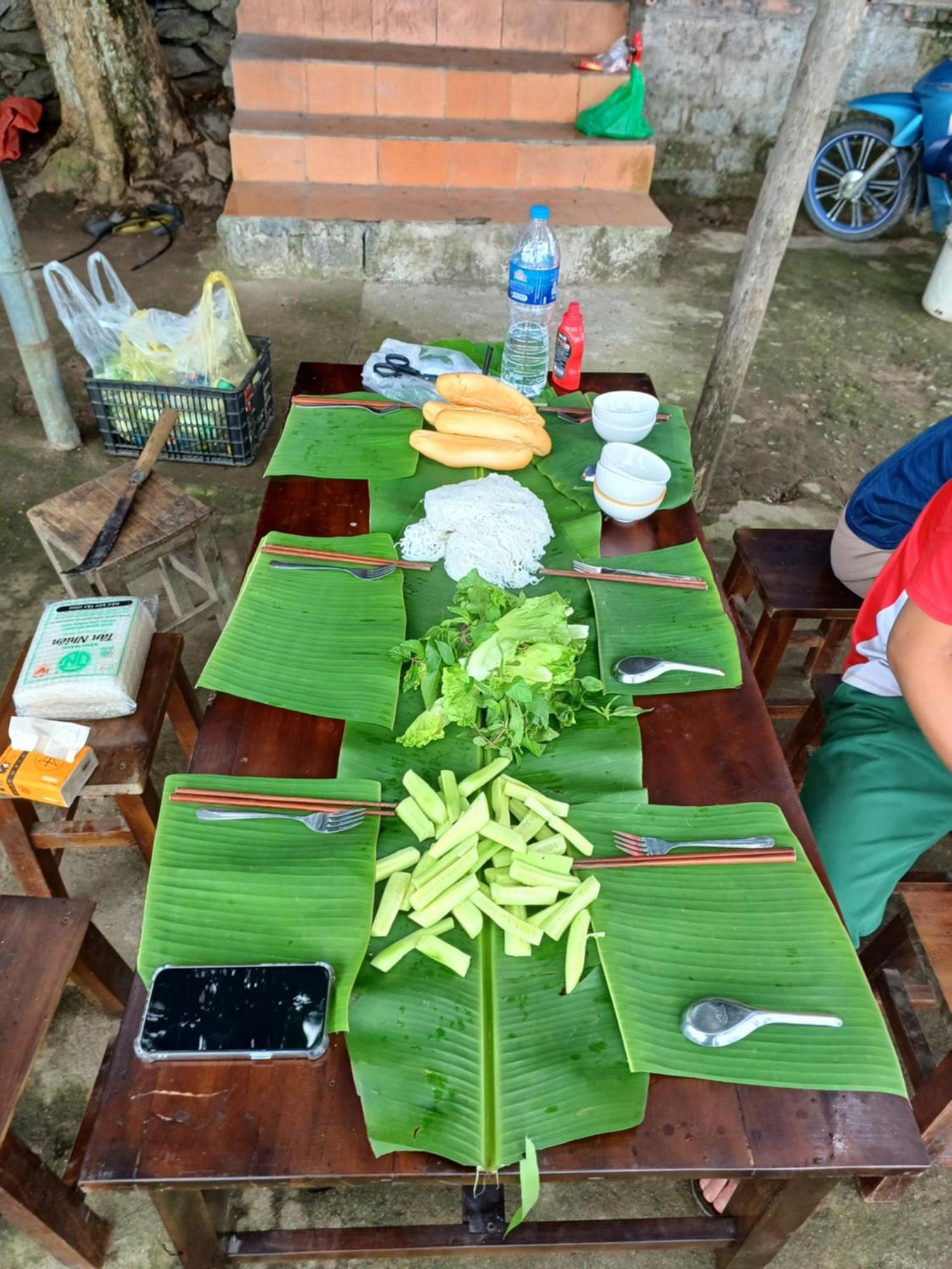 Yolo Ha Giang Adventures, Motorbike And Loop Tours Hotell Exteriör bild