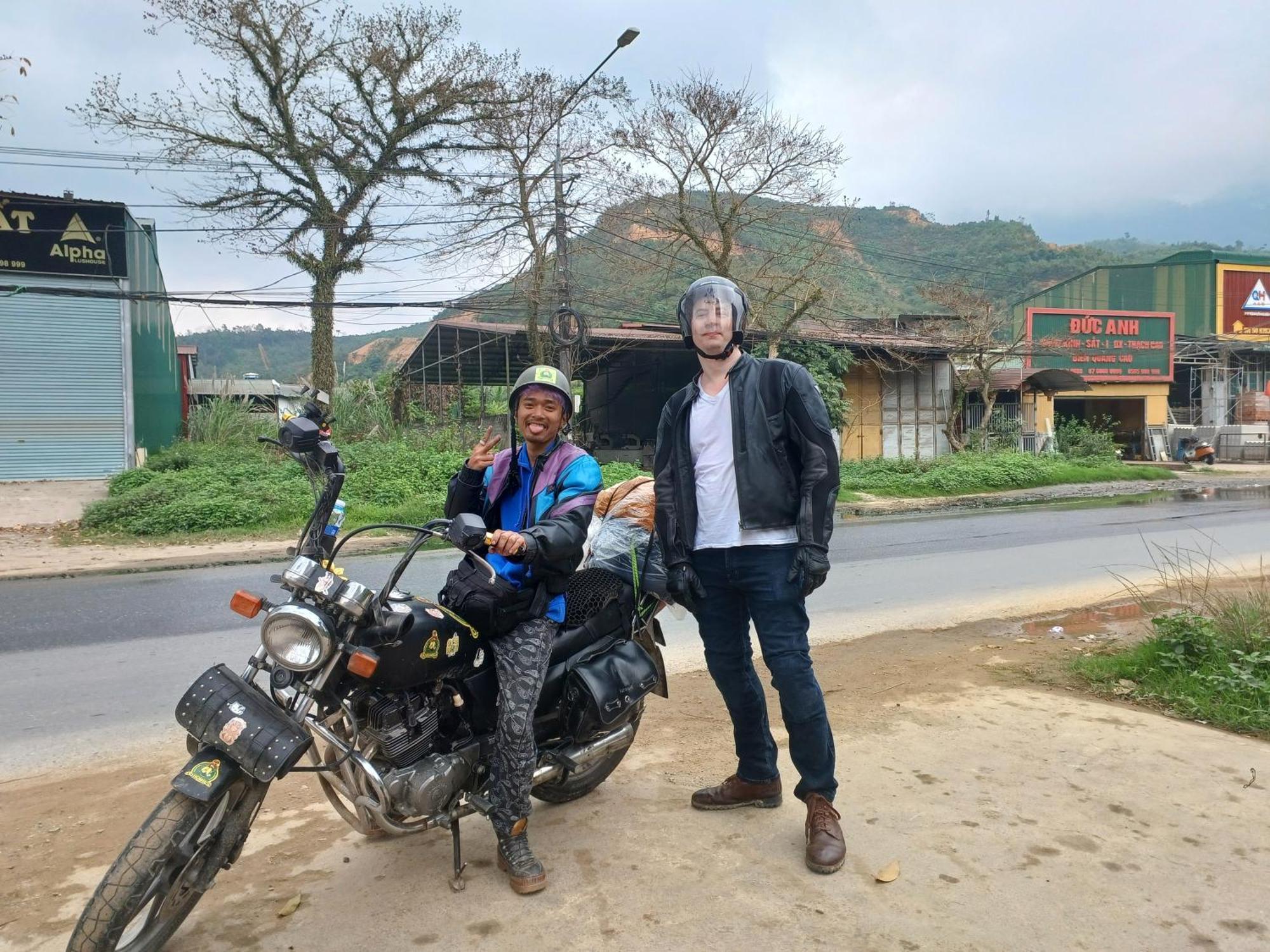 Yolo Ha Giang Adventures, Motorbike And Loop Tours Hotell Exteriör bild
