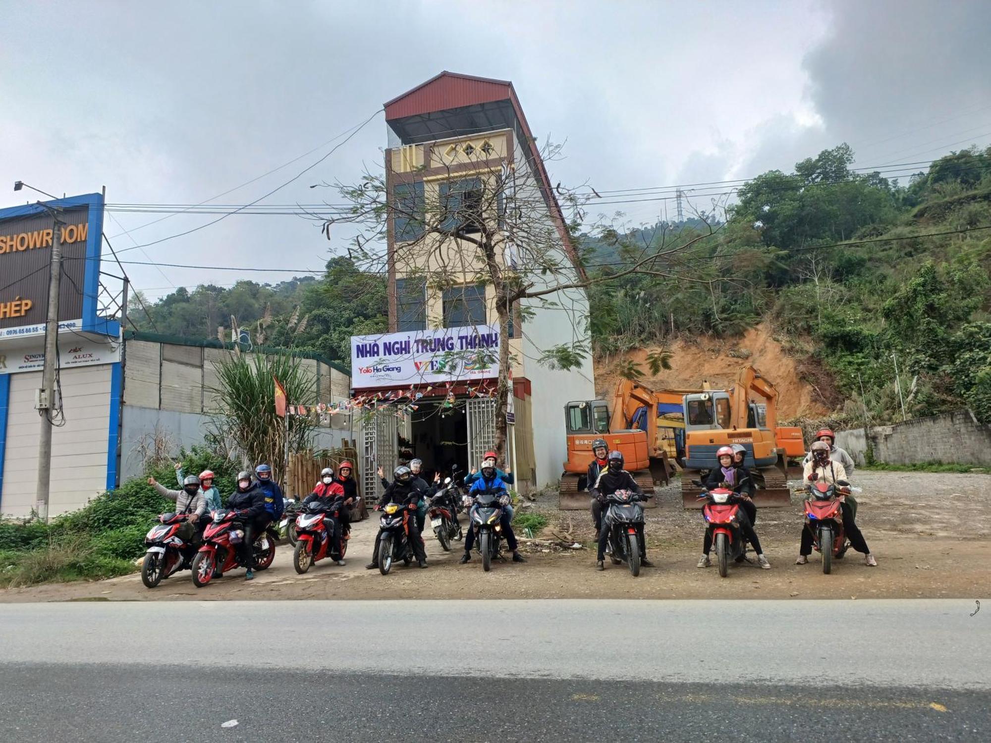 Yolo Ha Giang Adventures, Motorbike And Loop Tours Hotell Exteriör bild