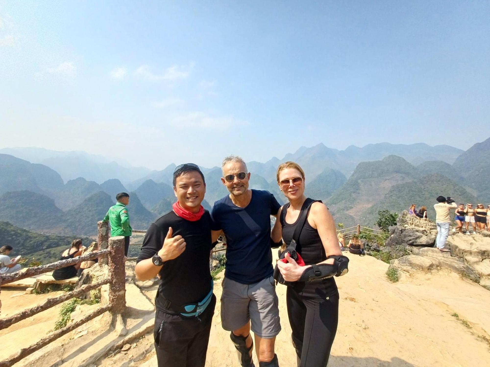 Yolo Ha Giang Adventures, Motorbike And Loop Tours Hotell Exteriör bild