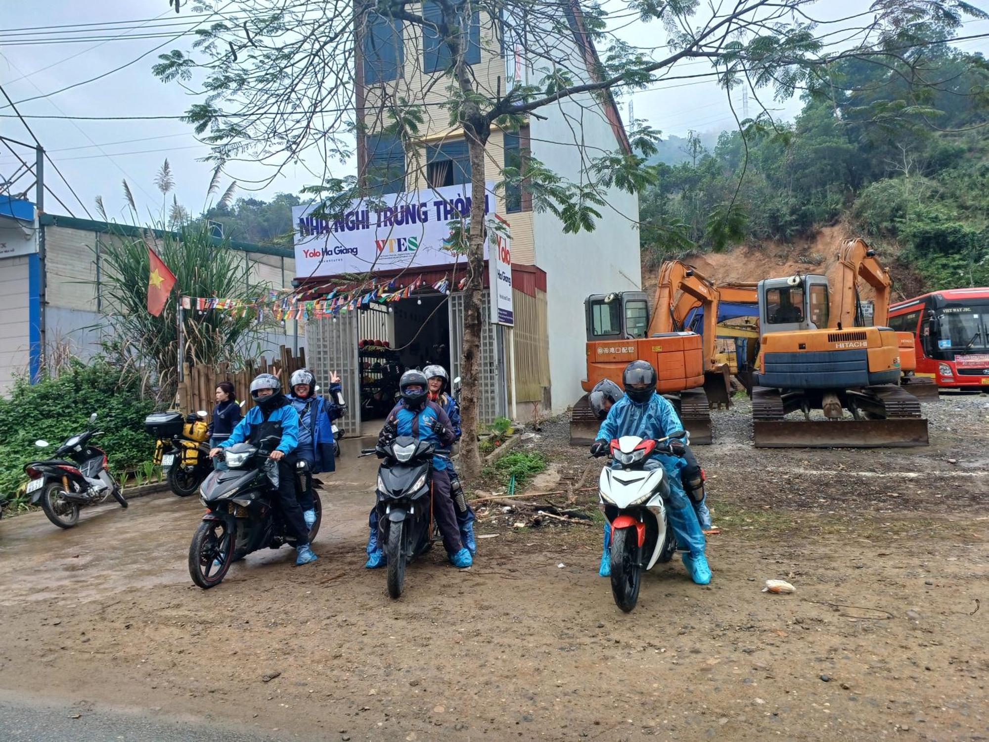Yolo Ha Giang Adventures, Motorbike And Loop Tours Hotell Exteriör bild
